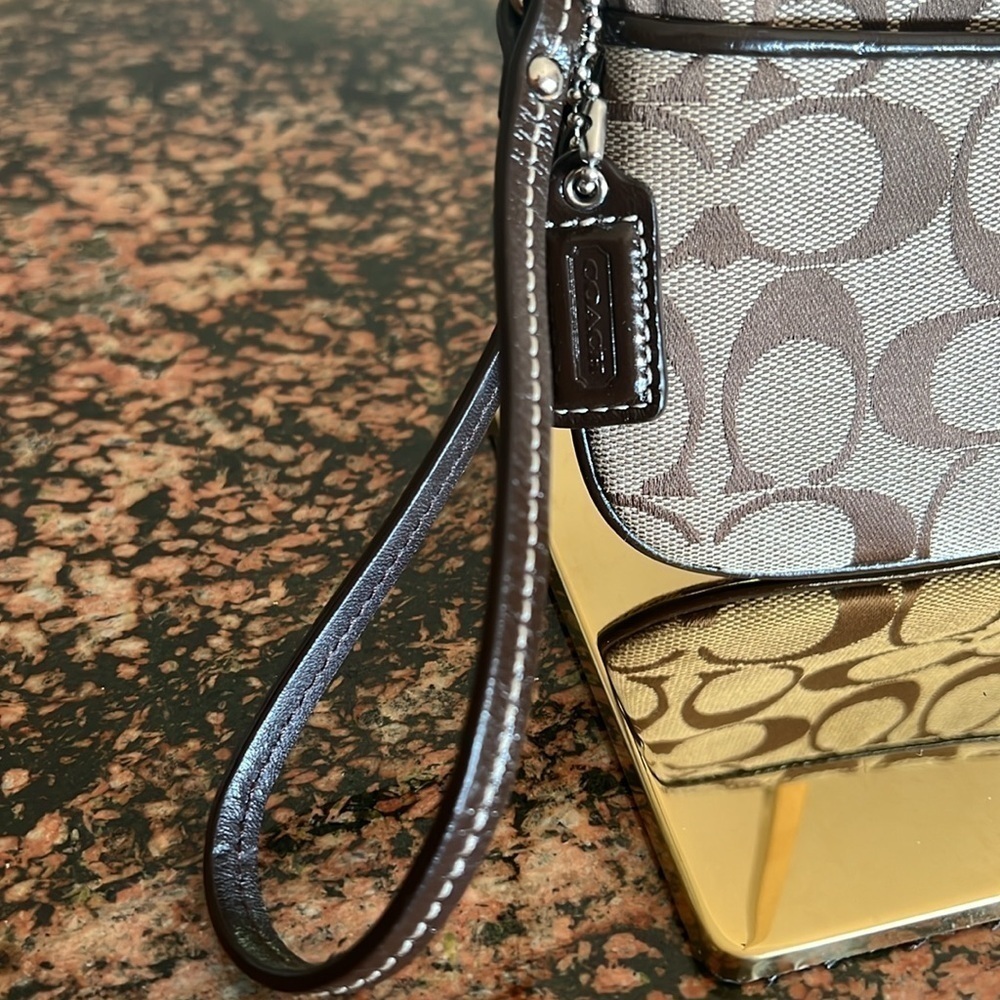 Coach Signature Canvas Wristlet, Brw/Tan EUC, like new - Picture 4 of 6